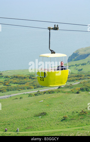 Un homme monté sur le grand orme près du téléphérique, dans le Nord du Pays de Galles Llandudno Banque D'Images