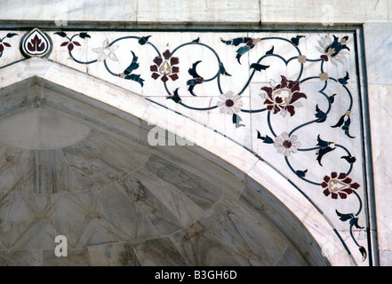 Détail de marbre de iwan, le Mausolée du Taj Mahal, Agra, Inde Banque D'Images