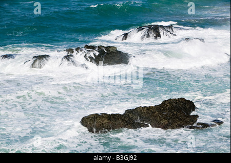 Vagues au large de Point pas-à Padstow sur la côte de Cornouailles UK Banque D'Images
