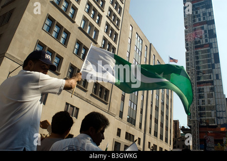 Les Américains pakistanais se rassemblent près de Madison Square Park, à New York Banque D'Images