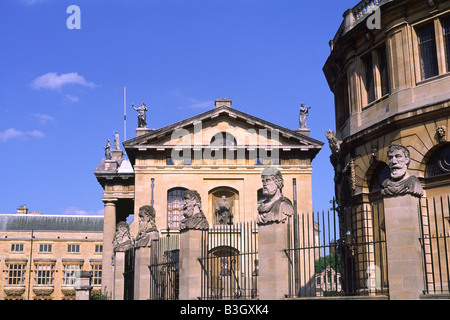 Sheldonian Theatre et le Clarendon Building, Broad Street, Oxford. Banque D'Images