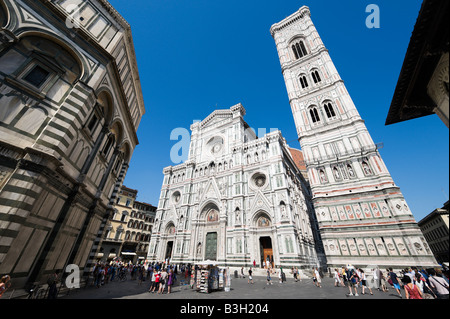 Basilica di Santa Maria del Fiore (Duomo), le Campanile de Giotto et le Baptistère, la Piazza San Giovanni, Florence, Italie Banque D'Images