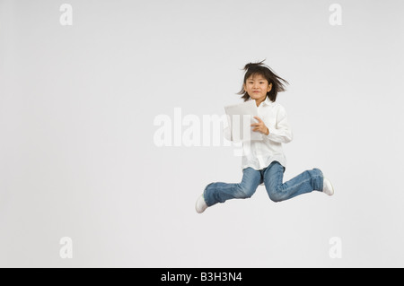 Girl holding notebook Banque D'Images