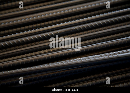 Les tiges d'armature en acier empilées à l'EISF Steel Factory Mill Abu Dhabi Emirats arabes unis Émirats du Golfe arabique Banque D'Images