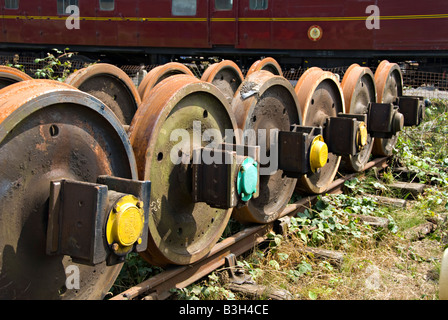 Les roues des bogies à Carnforth Gare Ferroviaire, Carnforth, Angleterre. Banque D'Images