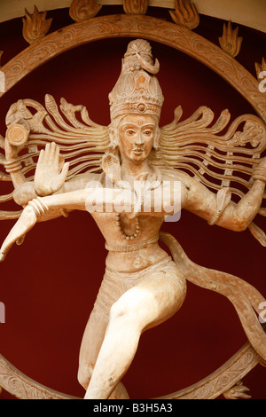 Nataraja (Le Seigneur (ou le Roi) de la danse) la posture de danse du dieu hindou Shiva Banque D'Images