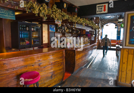 Intérieur de la Victory pub dans Hereford England UK il a une brasserie attaché Banque D'Images