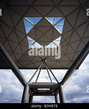 L'architecture à l'aérogare de l'aéroport de Londres Stansted, Essex, Angleterre, Royaume-Uni. Banque D'Images