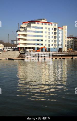 Nouveaux appartements résidentiels en voie d'achèvement à Bristol en Angleterre au bord de la rivière Avon Banque D'Images