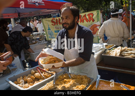 Les Américains pakistanais se rassemblent près de Madison Square Park, à New York Banque D'Images