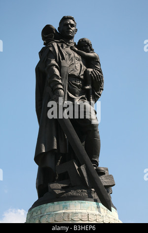 Monument commémoratif de guerre soviétique au Treptower Park à Berlin, Allemagne Banque D'Images