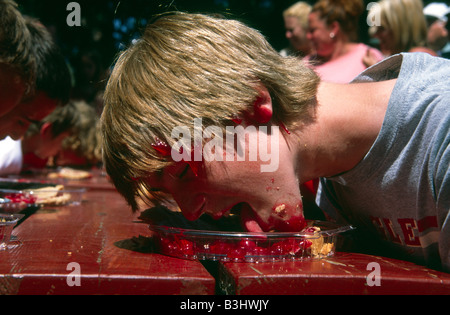 Pie eating contest Frankenmuth Michigan USA Banque D'Images