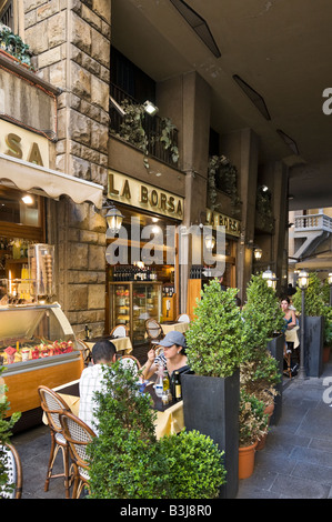 Café avec terrasse dans le centre historique de la ville, Florence, Toscane, Italie Banque D'Images