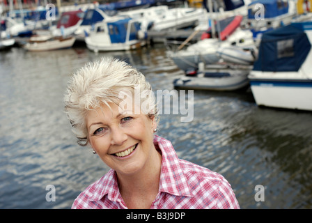 Belle femme mature jouissant d'un style de vie à la retraite réussie Banque D'Images