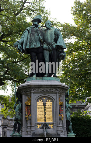 Chefs d'Egmont et de Hornes. Statue en bronze, faite par Charles August Fraikin, le square du Petit Sablon Bruxelles Belgique Banque D'Images