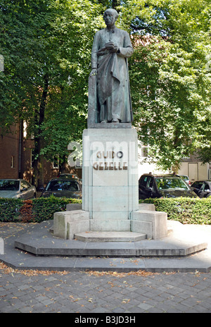 Statue de Guido Gezelle à Bruges Banque D'Images