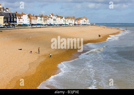 La plage et le front de mer dans le Kent Banque D'Images