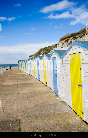 Rangée de cabines de plage en Sarre près de Margate Kent Banque D'Images