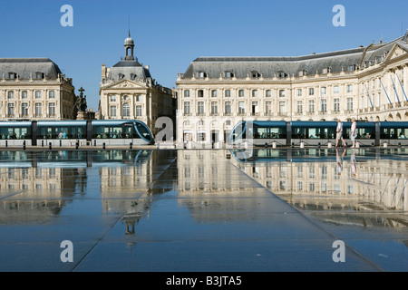 Place Bourse Bordeaux France eau miroir Banque D'Images