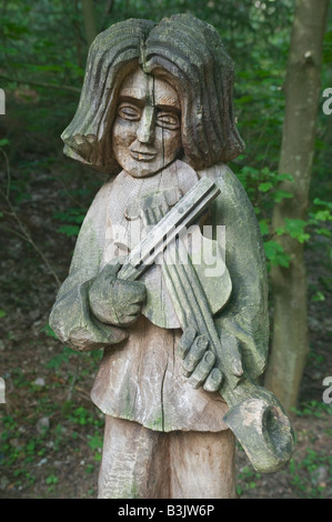 Des statues en bois sur la Colline des Sorcières Juodkrante Parc National de Courlande Lituanie Banque D'Images