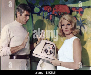 En 1967 FLINT comme film TCF avec James Coburn et Jean Hale Banque D'Images