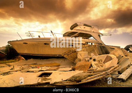 Naufrages sur un chantier naval après un ouragan dans les Caraïbes Banque D'Images