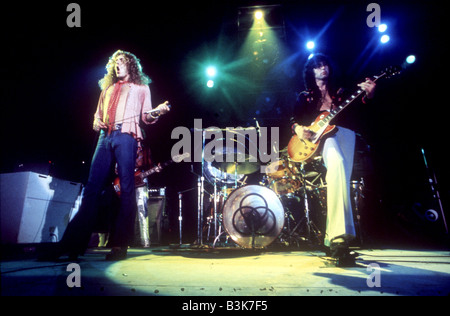 Groupe de rock britannique Led Zeppelin sur 1976 avec Robert Plant et Jimmy Page à gauche à droite Banque D'Images