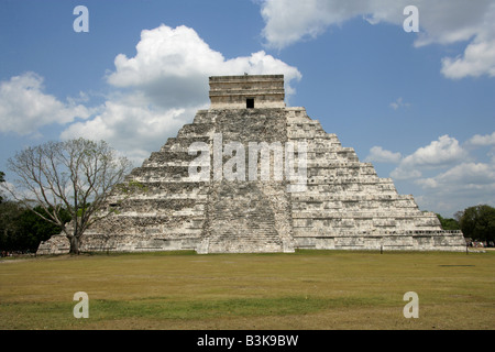 Le château (Pyramide Pyramide El Castillo) ou Temple de Kukulcan, Chichen Itza, Site archéologique de Chichen Itza, Yucatan, Mexique Banque D'Images