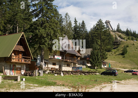 Holiday Cottages in Babanovac en été Ski Montagne Vlasic, Bosnie-Herzégovine Banque D'Images
