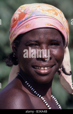 Négociants Maraka, près de Madarounfa, Niger, Afrique de l'Ouest. La scarification du visage de femme haoussa. Banque D'Images