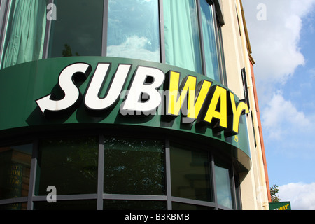 Subway restauration rapide dans une ville du Royaume-Uni. Banque D'Images