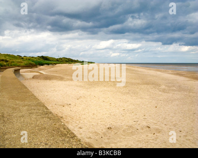 Plage déserte à l'été à Chapel St Leonards, dans le Lincolnshire, Angleterre Angleterre Europe Banque D'Images