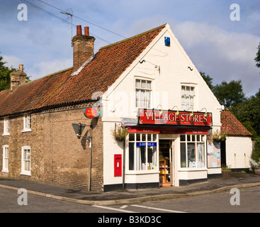 Petit coin boutique Bureau de poste et magasin du village en Angleterre Banque D'Images