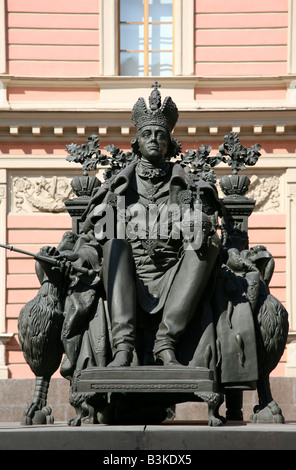 Monument à l'empereur russe Paul Ier dans la cour de l'ingénieur Château St Petersburg, Russie Banque D'Images