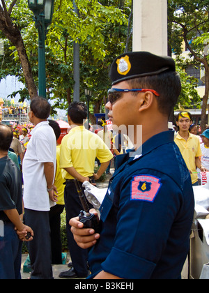 L'Alliance populaire pour la démocratie : lutte contre le groupe le long de rue à Bangkok Thaïlande JPH0107 Banque D'Images