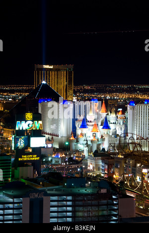 Vue aérienne de nuit de Las Vegas, Nevada avec plusieurs casinos visible Banque D'Images