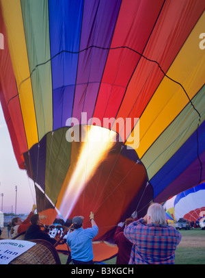 Remplissage de la flamme hot air Balloon Festival d'art et d'air de l'Oregon Albany Banque D'Images