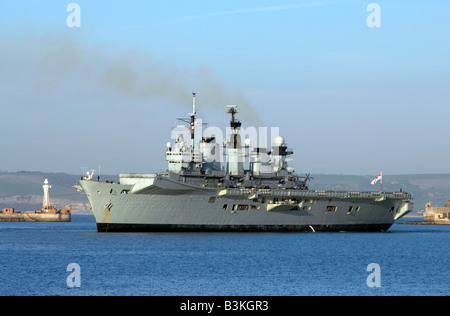 'Royal Navy le porte-avions HMS Illustrious' Banque D'Images