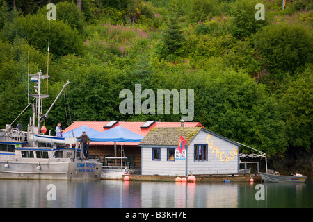 Clients à un stand Expresso flottant Halibut Cove Kachemak Bay près de Homer Alaska Banque D'Images