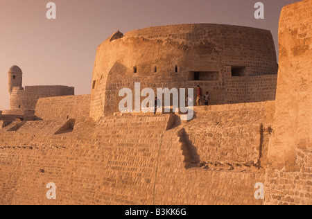 Moyen-orient, le Royaume de Bahreïn (arabe : Mamlakat al-Baá'¥rayn), le fort de Bahreïn de Qal'at près de la ville de Manama. Banque D'Images