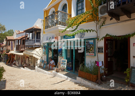 Maisons ottomanes traditionnelles dans la vieille ville de Kas. Province d'Antalya, Turquie. Banque D'Images