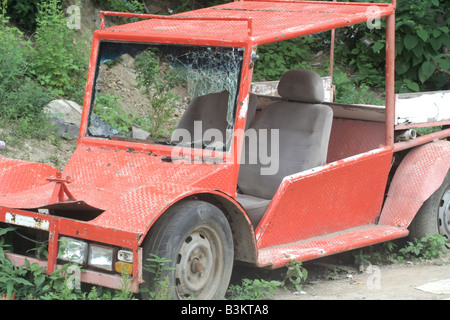 Ancienne voiture rouille dune buggy Banque D'Images