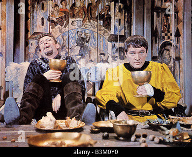 BECKET 1964 Paramount film avec Peter O'Toole à gauche comme Henry II et Richard Burton comme un Thomas Becket Banque D'Images