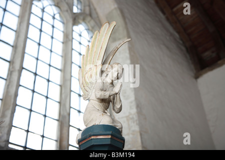 Statue d'un Ange priant Banque D'Images