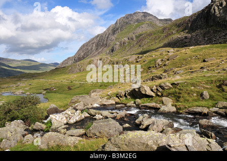 La montagne d'Afon Llugwy Tryfan et Cwm idwal Gwynedd au Pays de Galles Snowdonia Banque D'Images