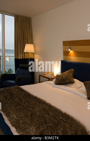 À la chambre à coucher de luxe St Davids hotel 5 étoiles Cardiff Bay Wales UK Banque D'Images