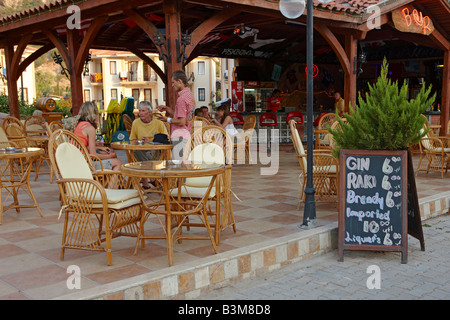 Bar dans la station village d'Oludeniz. Province de Mugla, Turquie. Banque D'Images