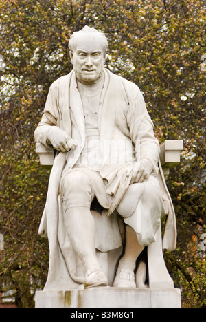 La statue de George Salmon au motif du Trinity College, Dublin, County Dublin, République d'Irlande. Banque D'Images