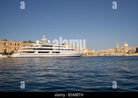 Le 95m superyacht oceanco indian empress amarrés dans le port de marsamxett, Malte Banque D'Images