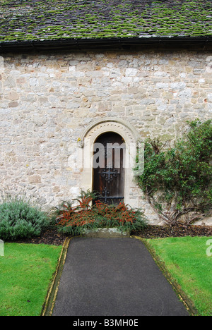 Chemin et vieille porte inutilisée à l'ancienne chapelle à St pierre cours gof dans monmouthshire chepstow nombre 2693 Banque D'Images